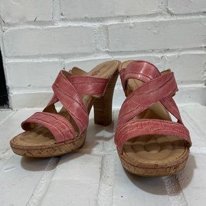 Gently worn , still in great shape !! Cutie pink shoes